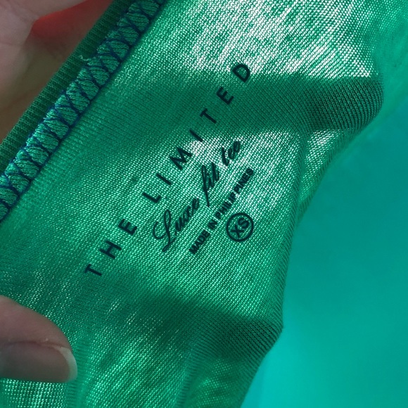 The Limited // Luxe Fit Kelly Green Tee - Picture 4 of 4